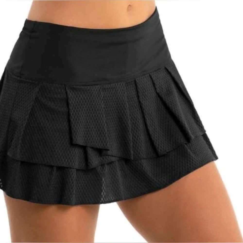 LUCKY IN LOVE WAVY PLEAT TIER SKIRT MED.